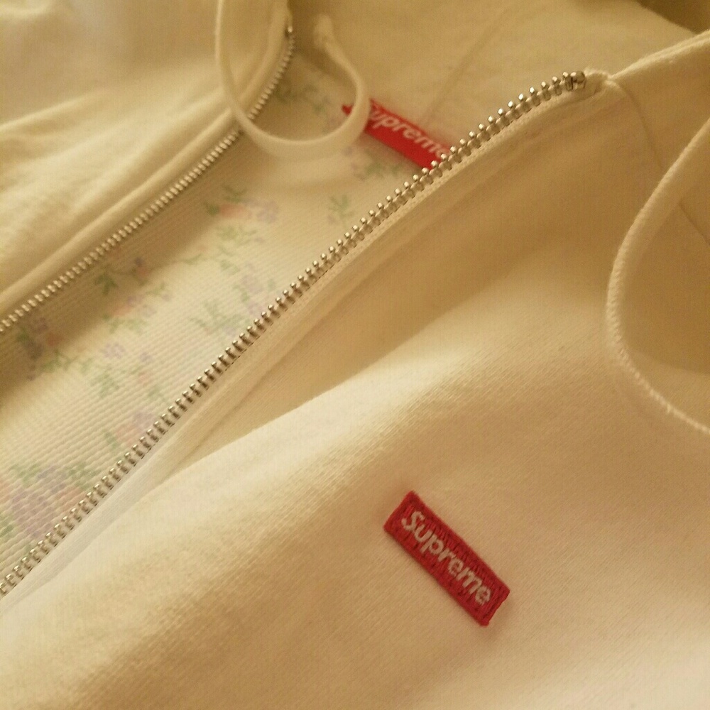 Supreme hoodie