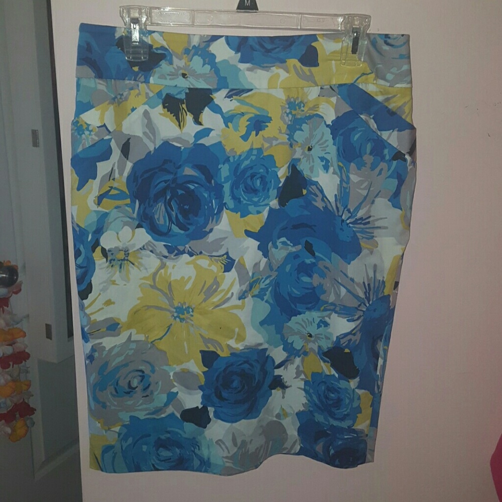 Charter Club blue floral pencil skirt WITH POCKETS