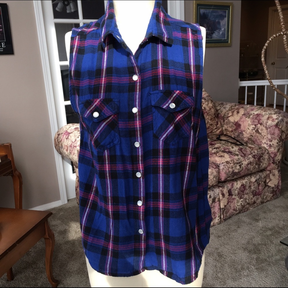 Forever 21 Sleeveless Flannel Button Down