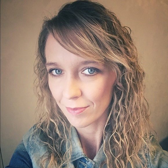 Meet your Posher, Jessica - Picture 2 of 2