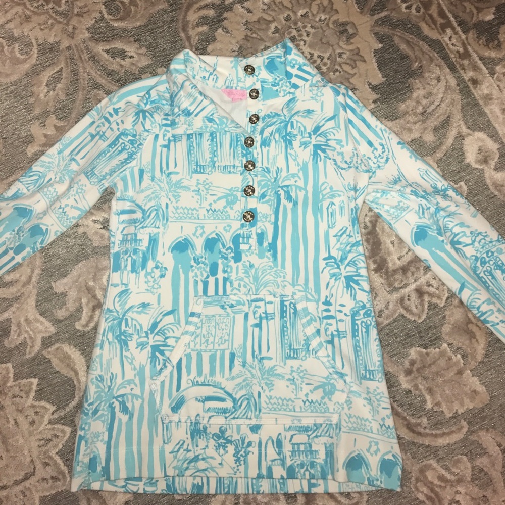 Lilly Pulitzer pullover Make an offer ✨