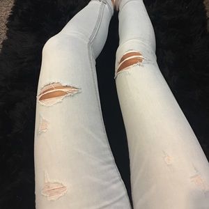 Light wash distressed skinny jeans:)