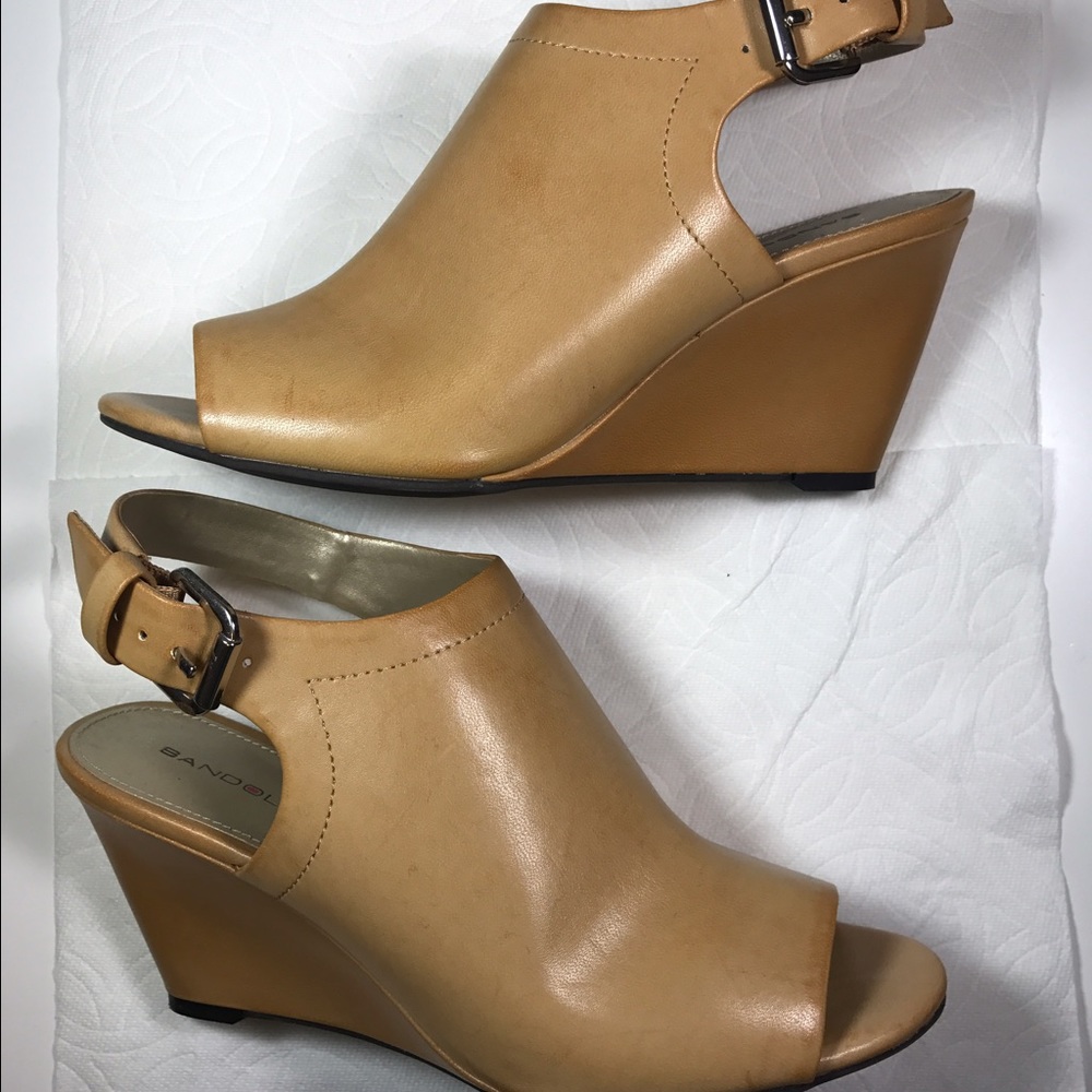 Bandolino open toe wedges