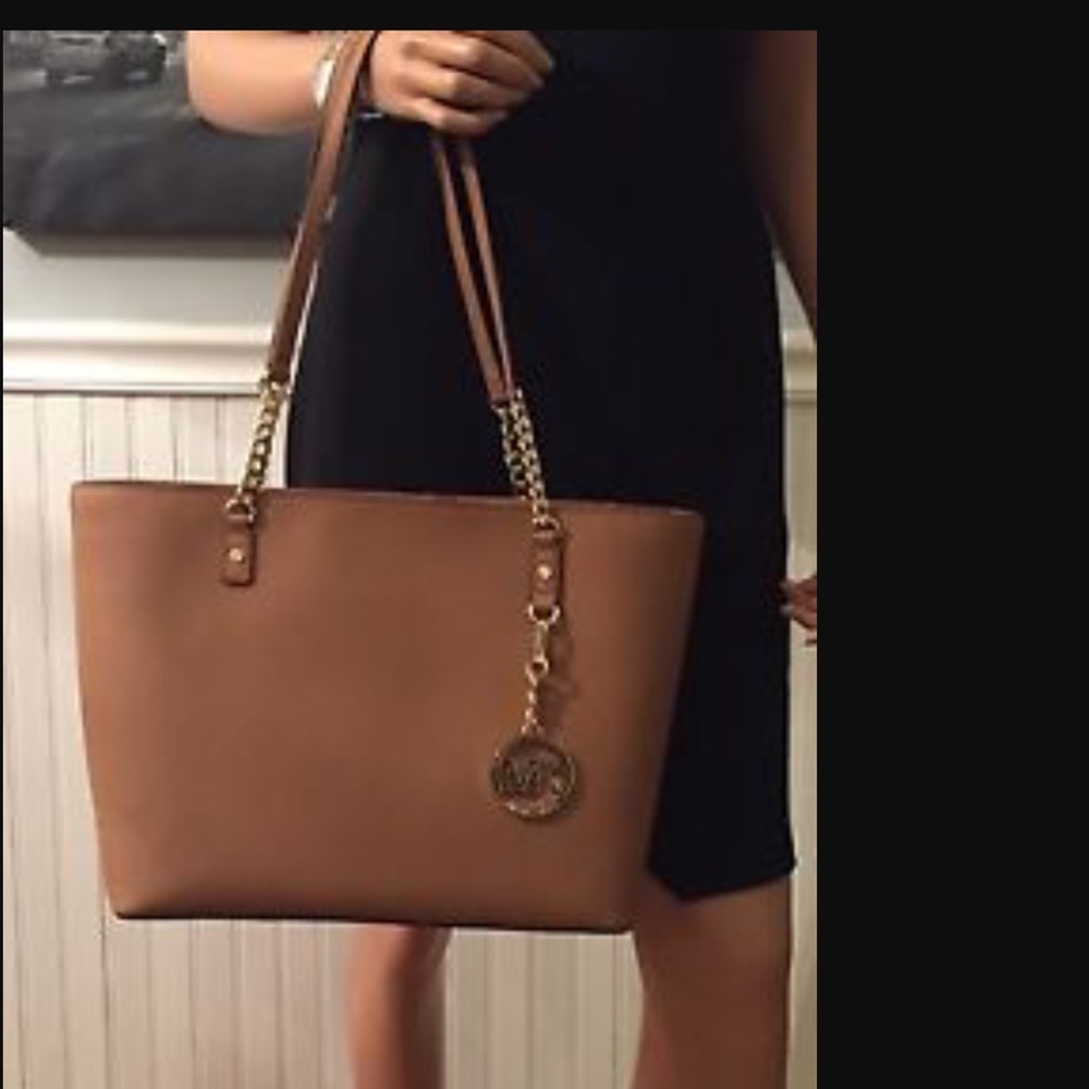 NEED TO SELL QUICKLY New Michael Kors NO LOWBALL - Picture 2 of 8
