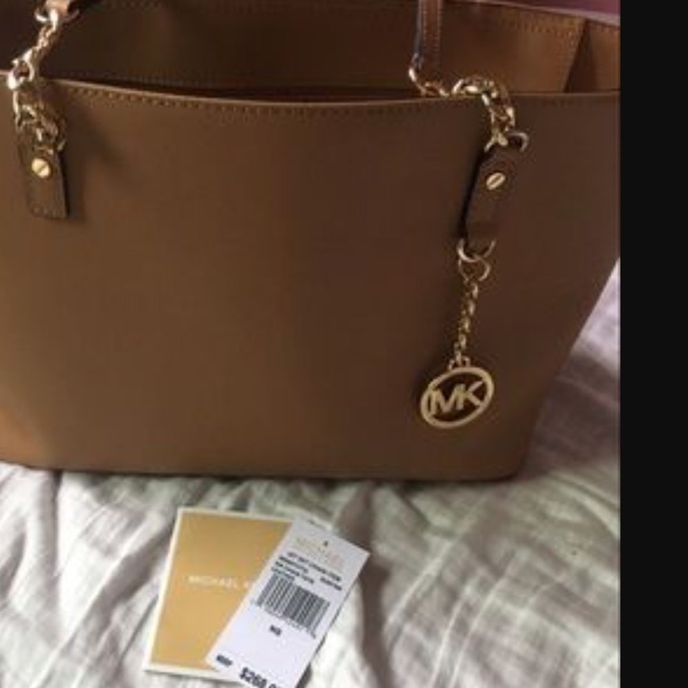 NEED TO SELL QUICKLY New Michael Kors NO LOWBALL - Picture 4 of 8