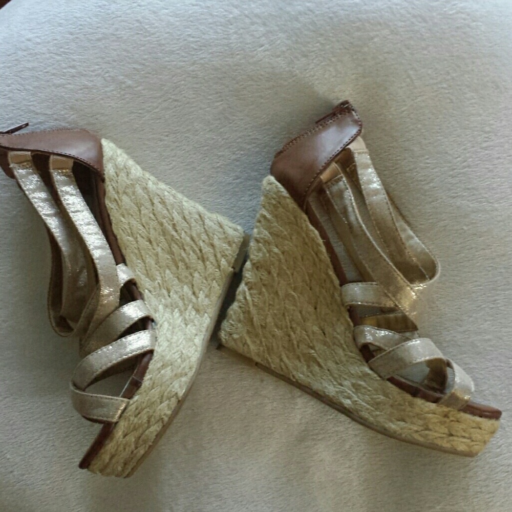Chinese Laundry gold wedges