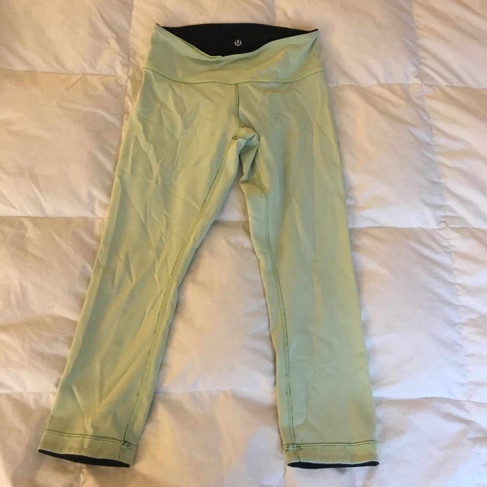 Lululemon reversible green/black crop yoga pants