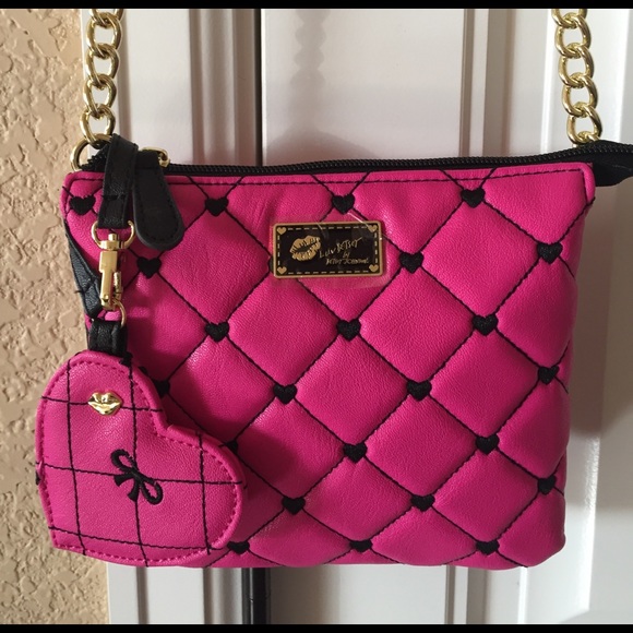 Betsey Johnson Handbags - 🌺NEW! BETSEY JOHNSON HEART CROSS BODY BAG