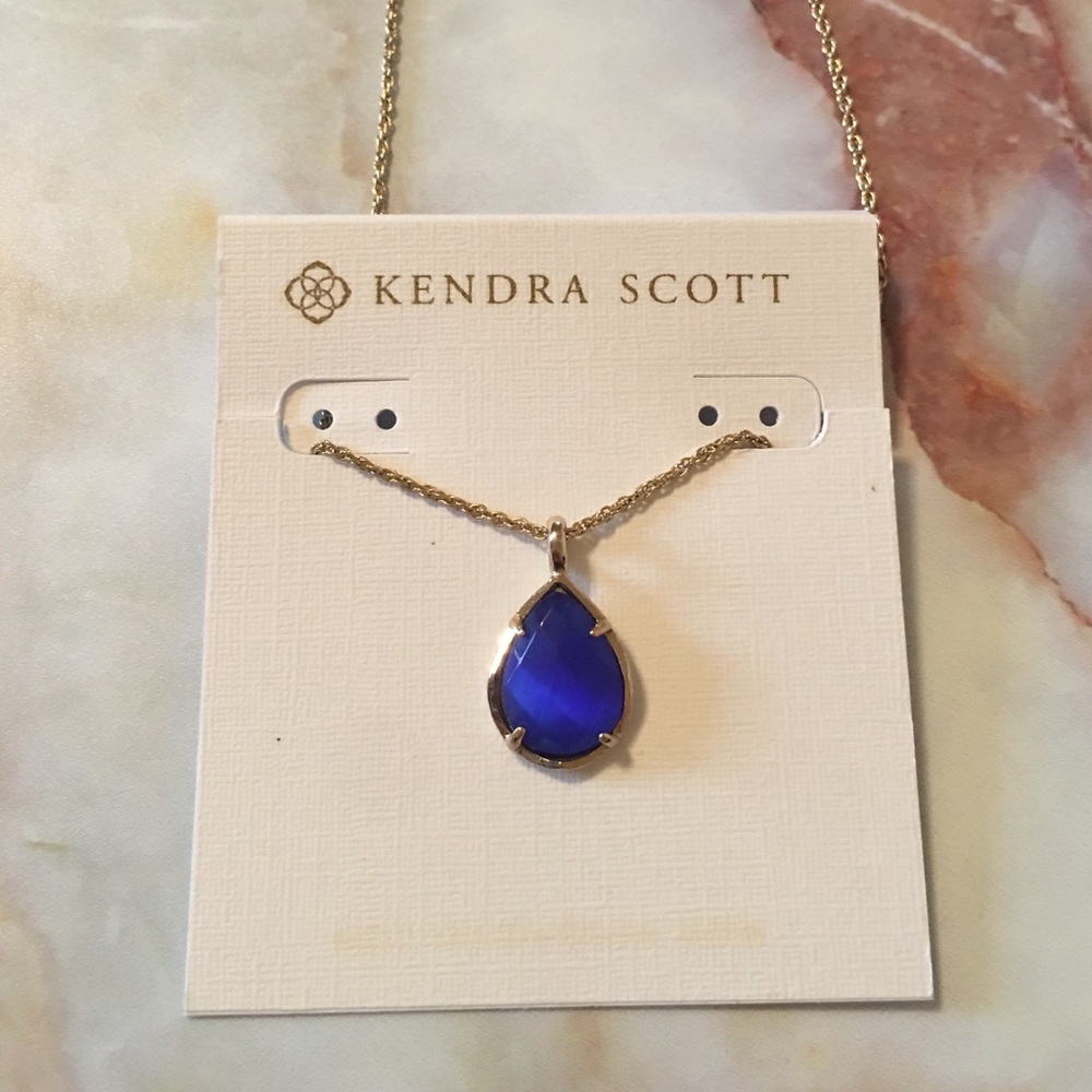 Kendra Scott gold chain necklace.