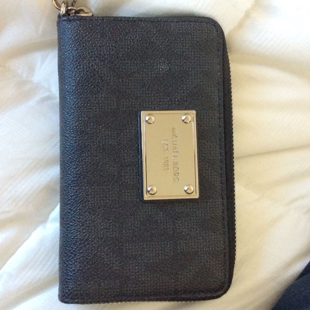 Michael Kors wristlet