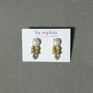 SALE🎉Matte gold faux pearl earrings