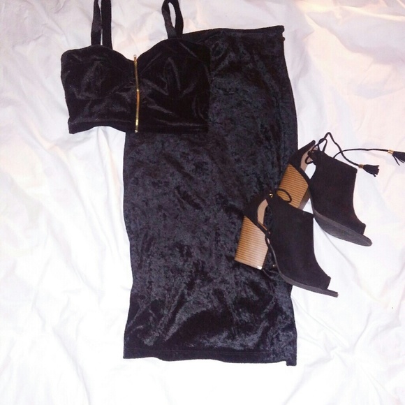 BLACK VELVET HIGH-WAISTED BODYCON SKIRT! - Picture 1 of 1