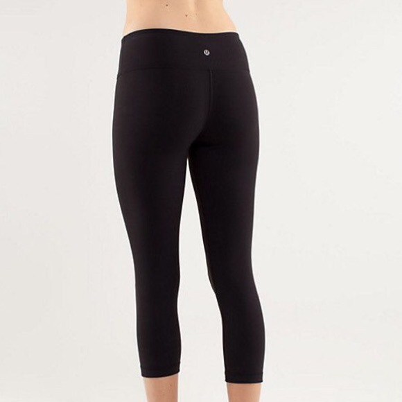 lululemon athletica Pants - Lululemon Wunder Under Crop Leggings