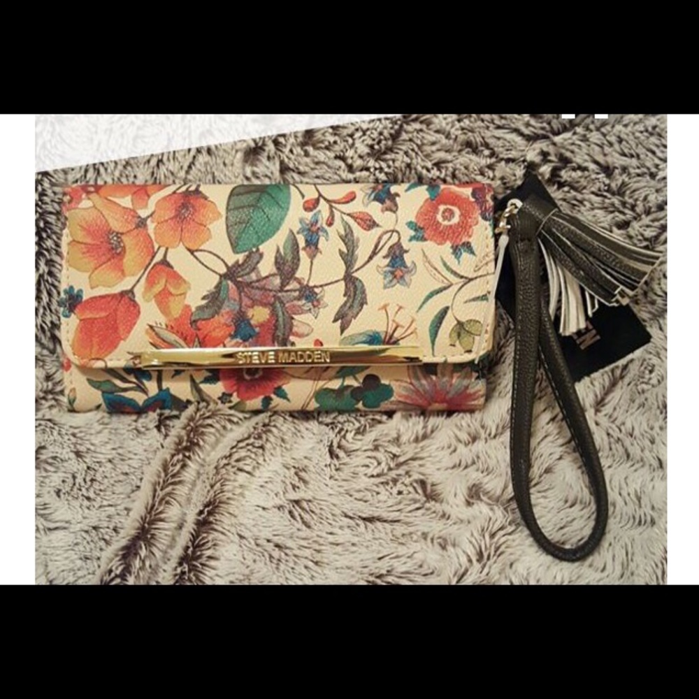 In search of Steve Madden wallet
