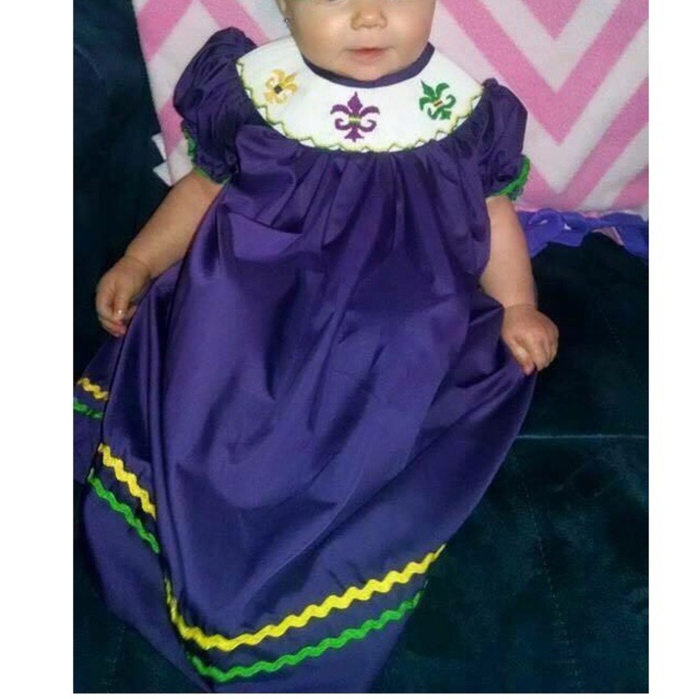 🎭Mardi Gras Fleur de Lis smocked bishop dress