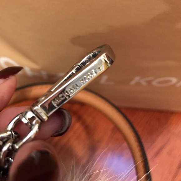 SOLD Michael Kors Fox Fur white Pom ball - Picture 2 of 3