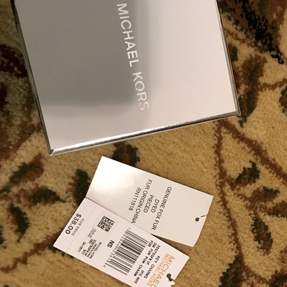 SOLD Michael Kors Fox Fur white Pom ball - Picture 3 of 3