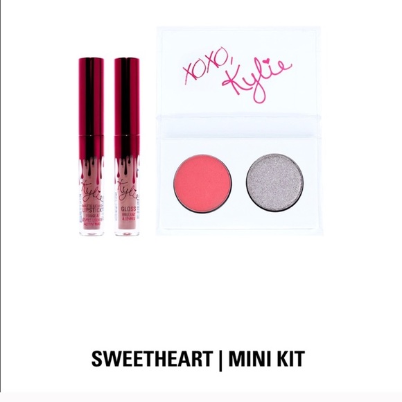 SOLD💋Kylie Sweetheart Set - Picture 6 of 7