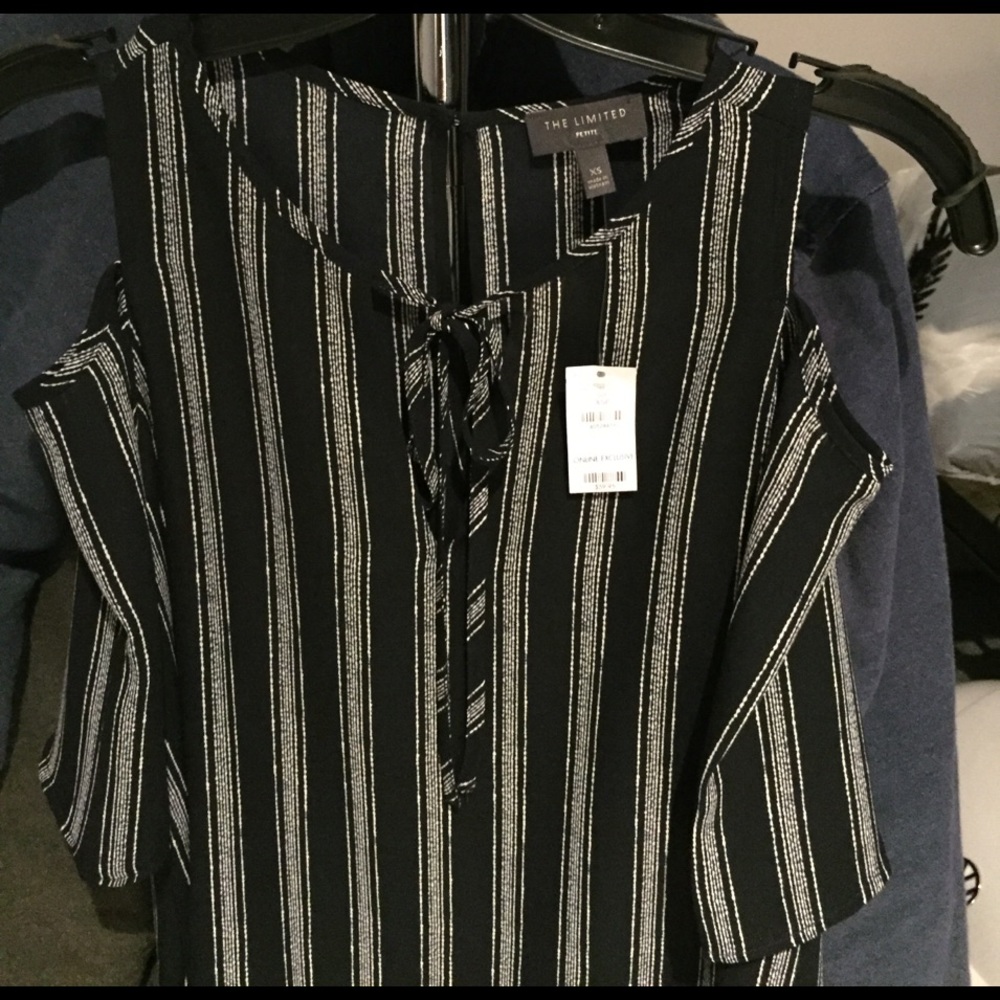 Cold shoulder top