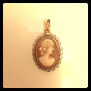 💠VANDELL 12K GF GENUINE HAND CARVED VINTAGE CAMEO