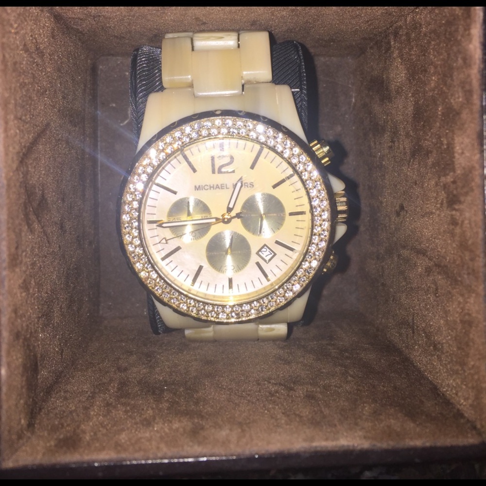 Michael kors tan watch