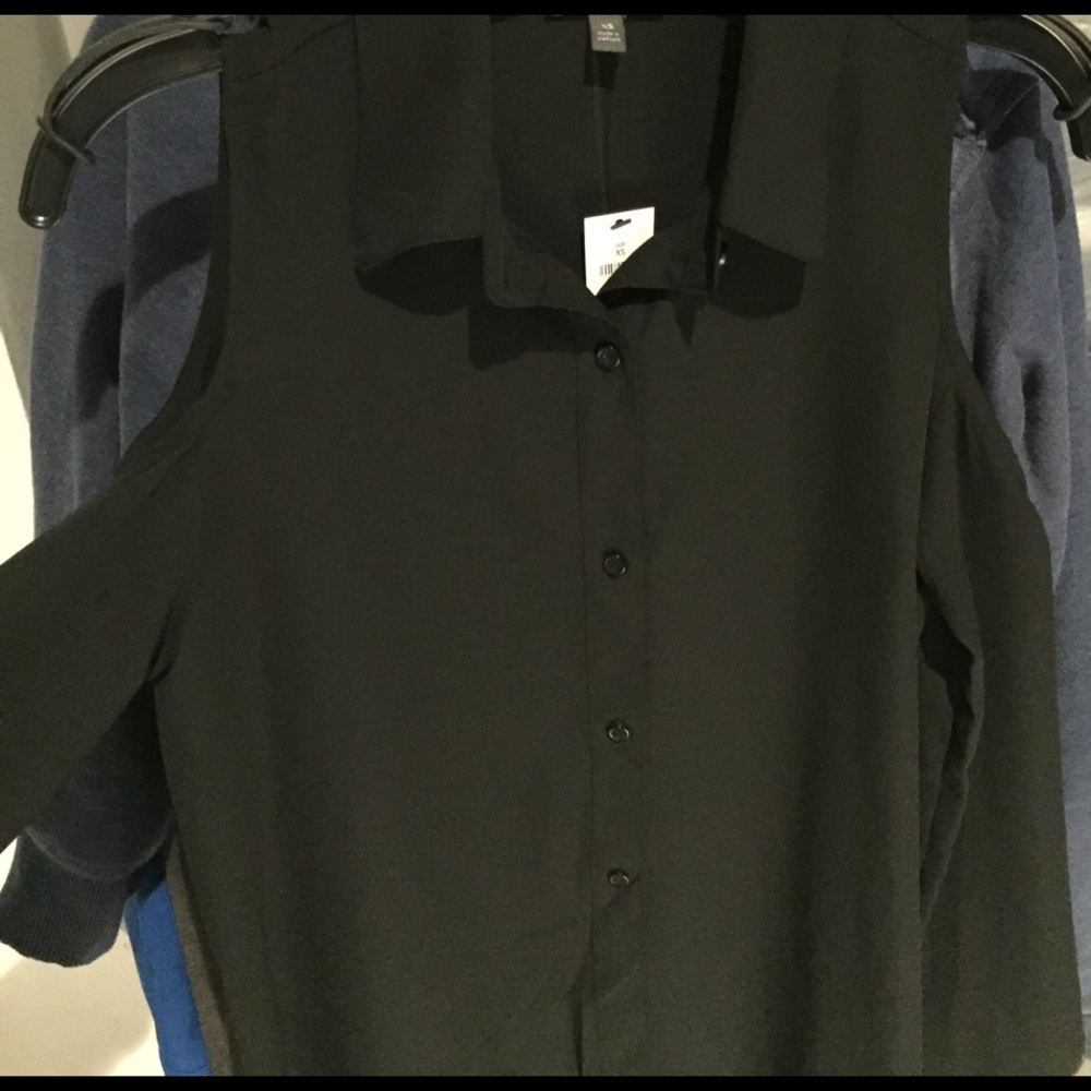 Cold shoulder long sleeve