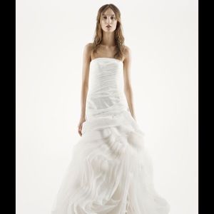 Vera Wang White Organza Trumpet Wedding Gown