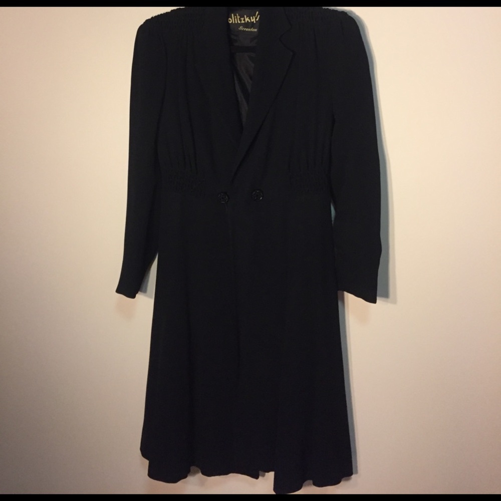 Beautiful knee length coat. vintage