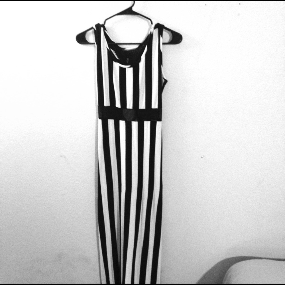 Love couture black & white maxi dress