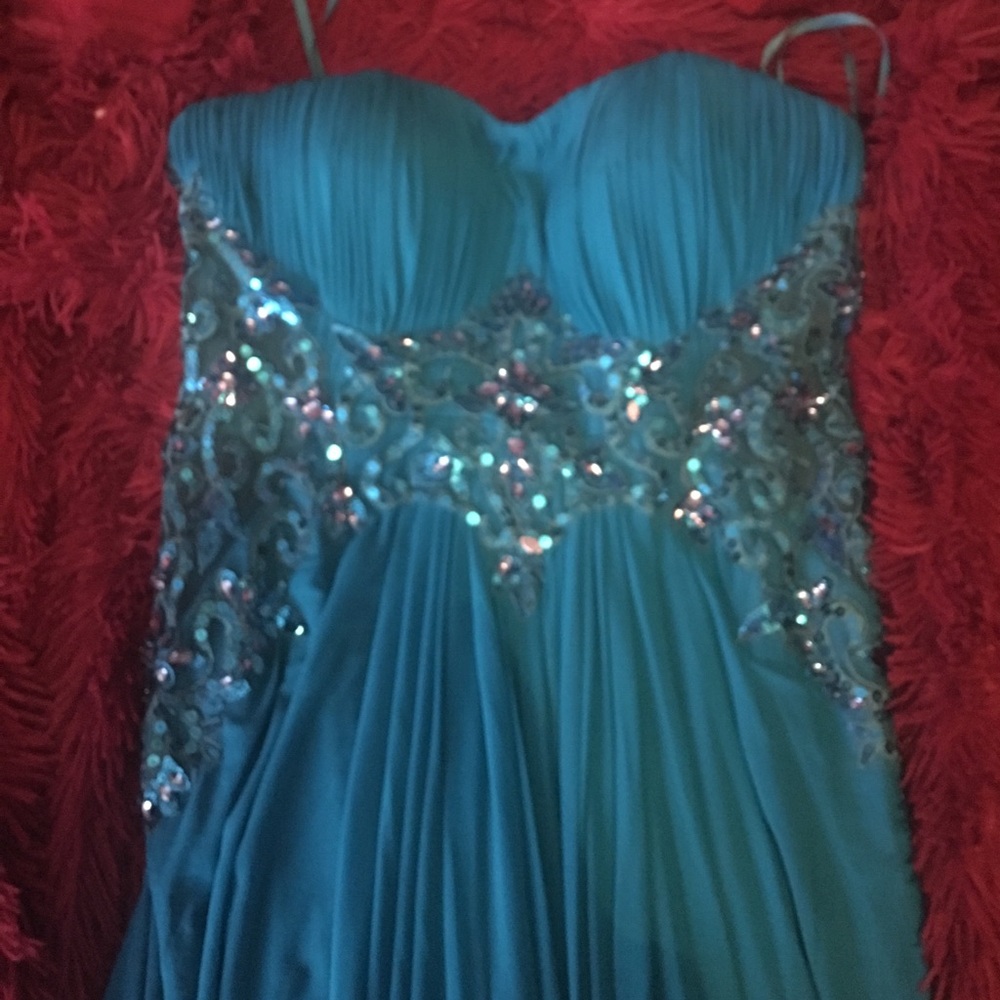 Prom dress - Picture 1 of 5