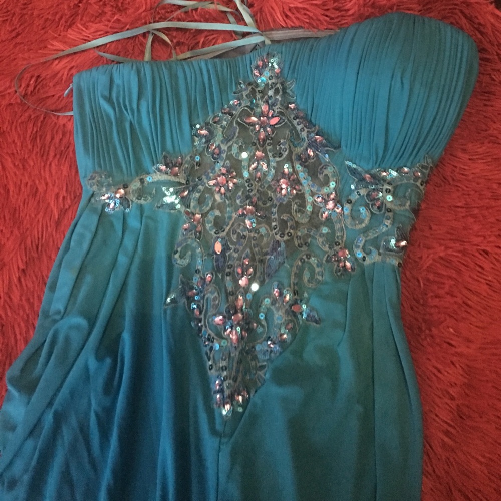 Prom dress - Picture 2 of 5
