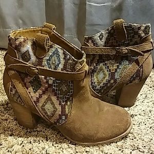 American Eagle booties