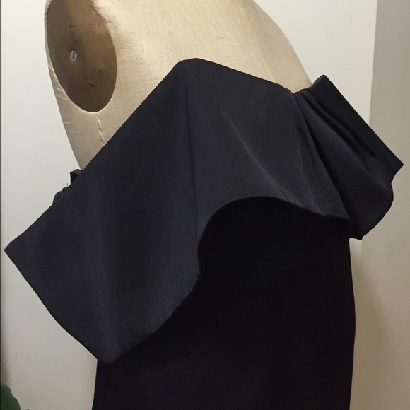 cameo Dresses - Cameo Off the Shoulder Black Dress Size Medium cameo Dresses - Cameo Off the Shoulder Black Dress Size Medium