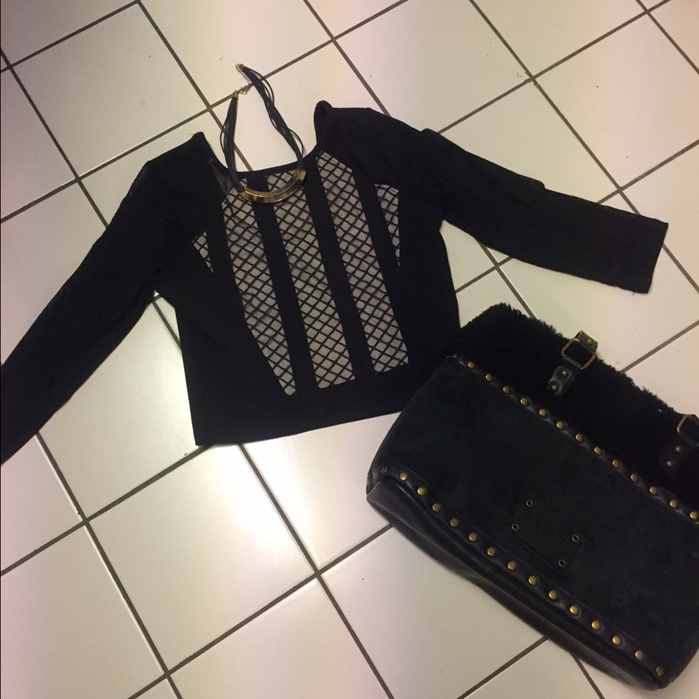 Gorgeous crop top mesh sleeve beautiful detailed