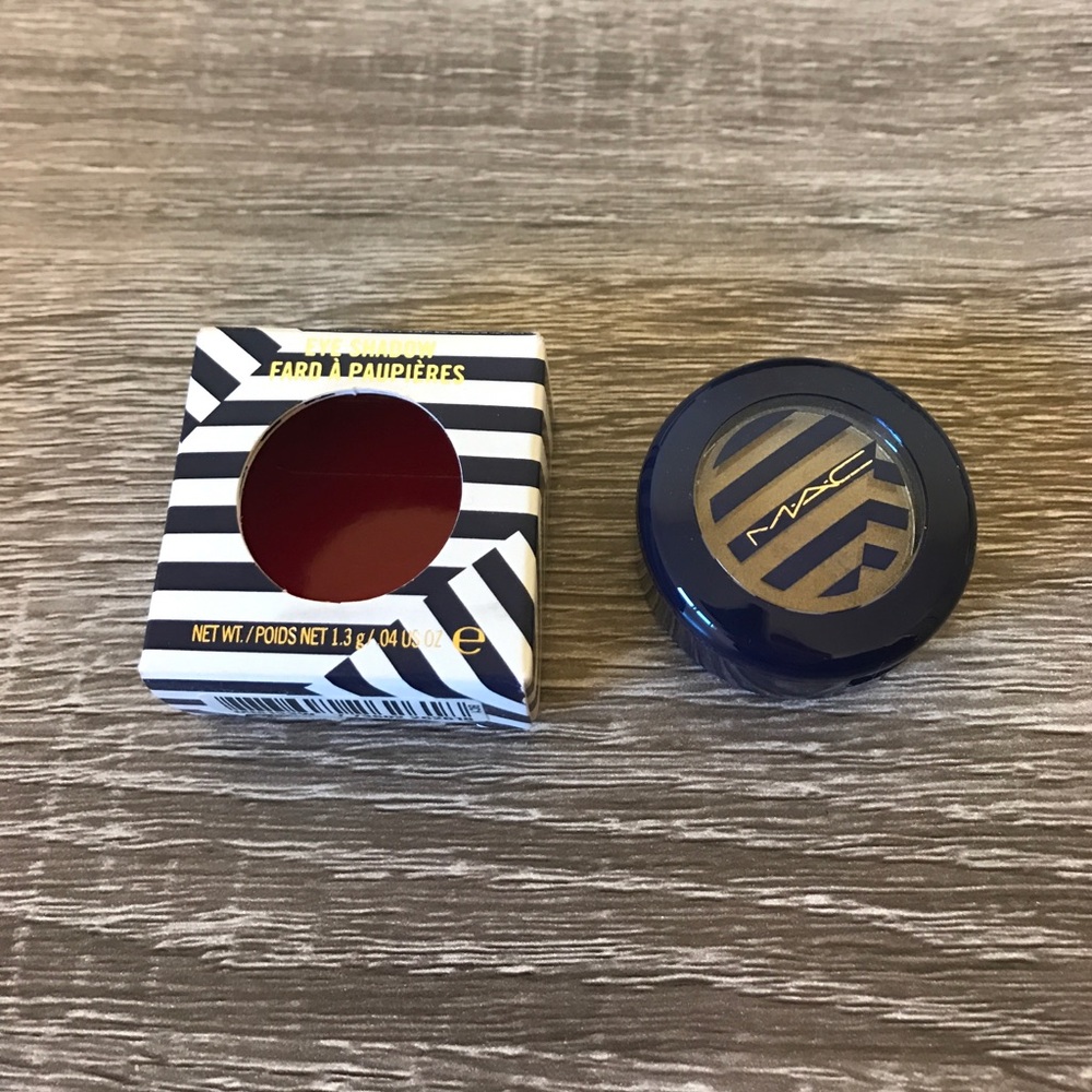 MAC Barefoot eyeshadow