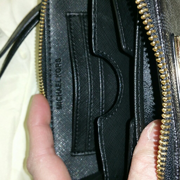 Small black authentic monogrammed Michael kors wal - Picture 2 of 4