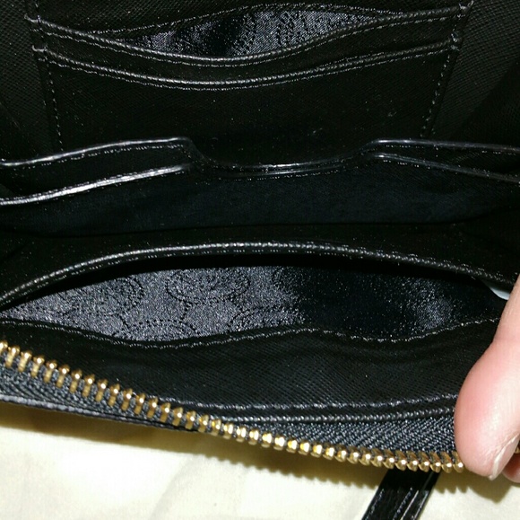 Small black authentic monogrammed Michael kors wal - Picture 4 of 4