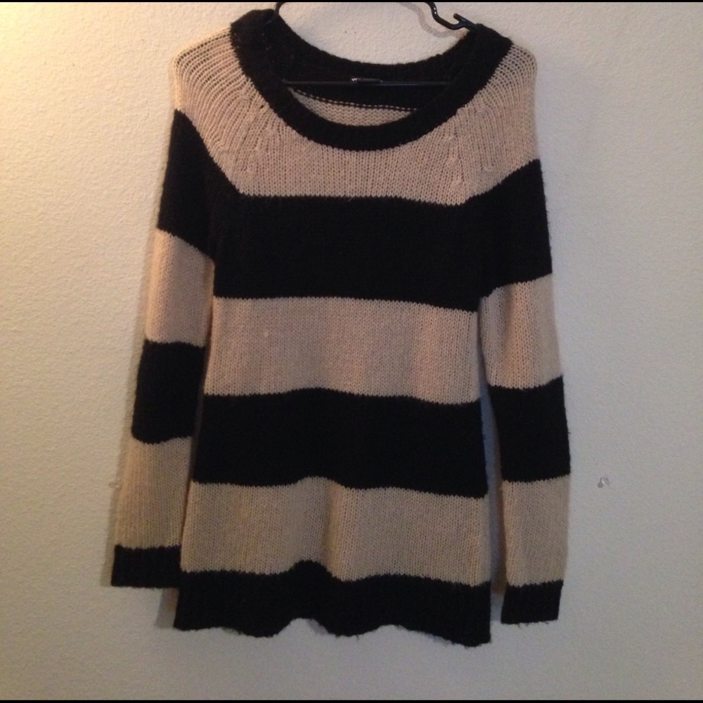 Wet seal sweater