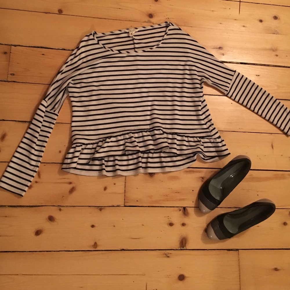 🌸🌺BCBG ruffle top