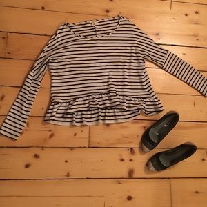 🌸🌺BCBG ruffle top