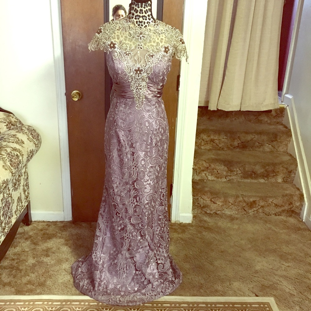 300$ - Picture 1 of 2