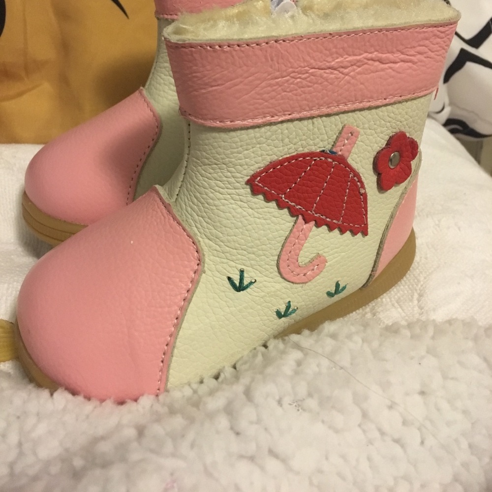 Pink umbrella wool-lined leather boots