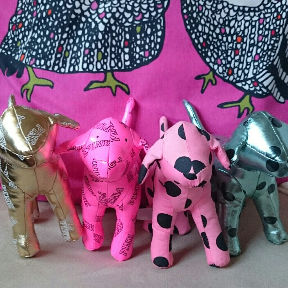 Vs pink dogs