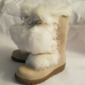 White Sand faux fur boots sz: 11 kids