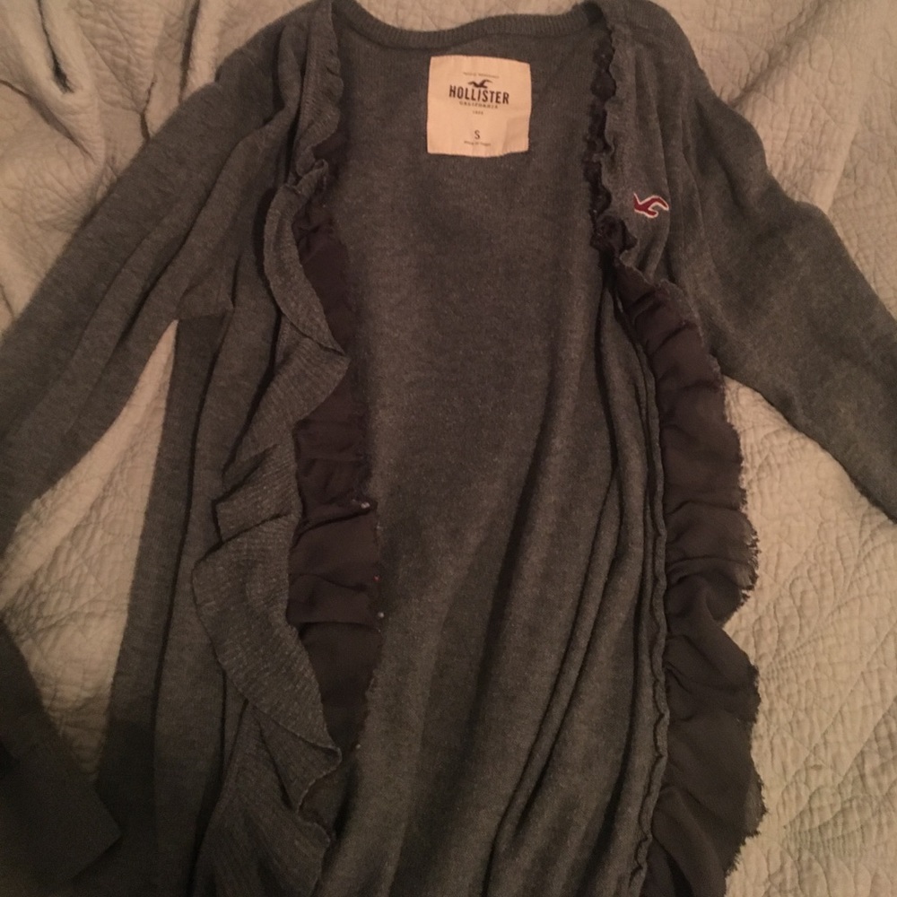 HOLLISTER. Grey cardigan with ruffles ((on sale))