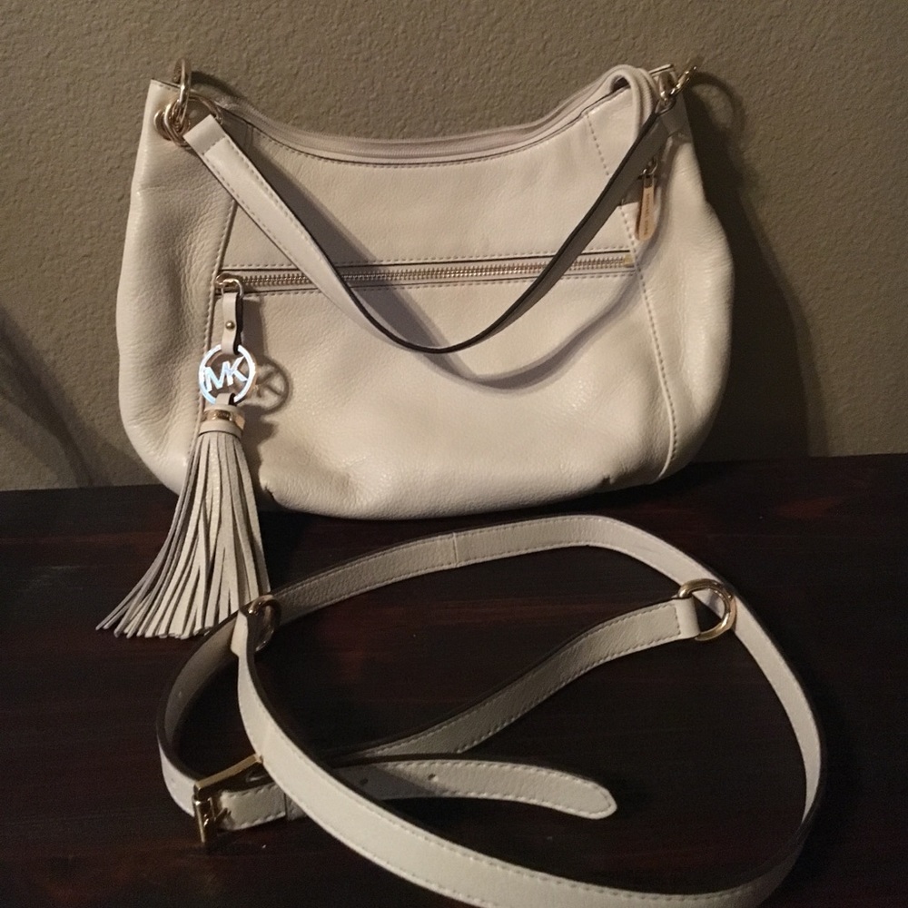 Kors Michael Kors shoulder/cross body purse.