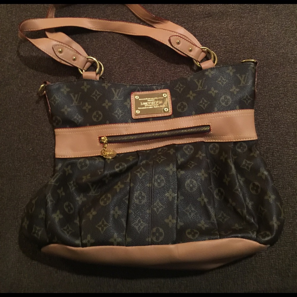 Repl Louis Vuitton in great conditions w/ dust bag