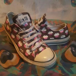 CUPCAKE CONVERSE!!!!!