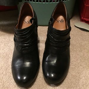 Black Sofft shooties.