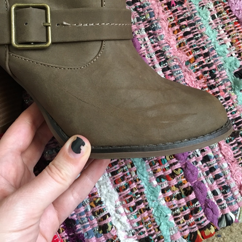 Taupe heel buckle boots - Picture 6 of 7
